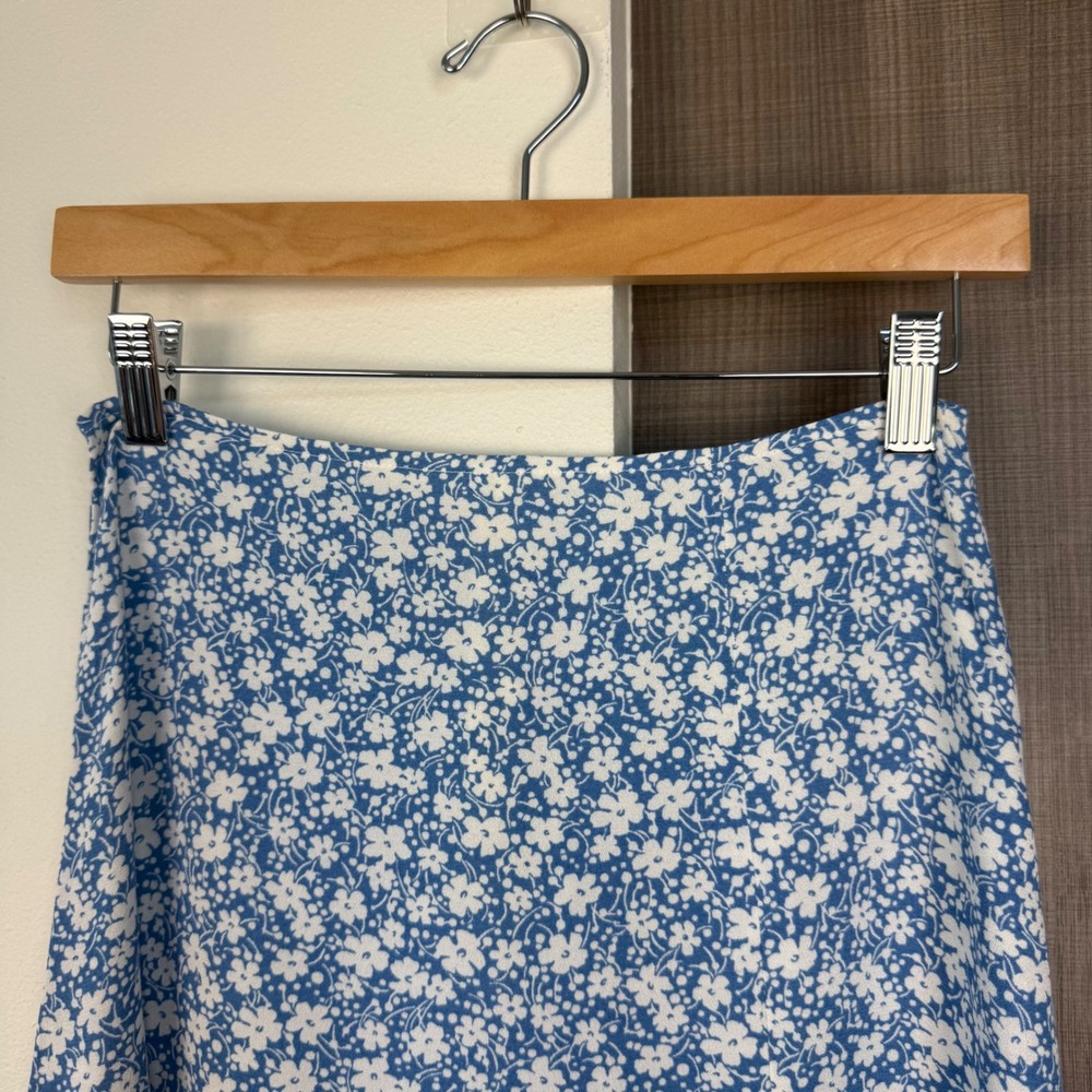 Reformation Blue Ditsy Floral Print Margot Mini Skirt Side Slit Size 2 - Picture 4 of 10